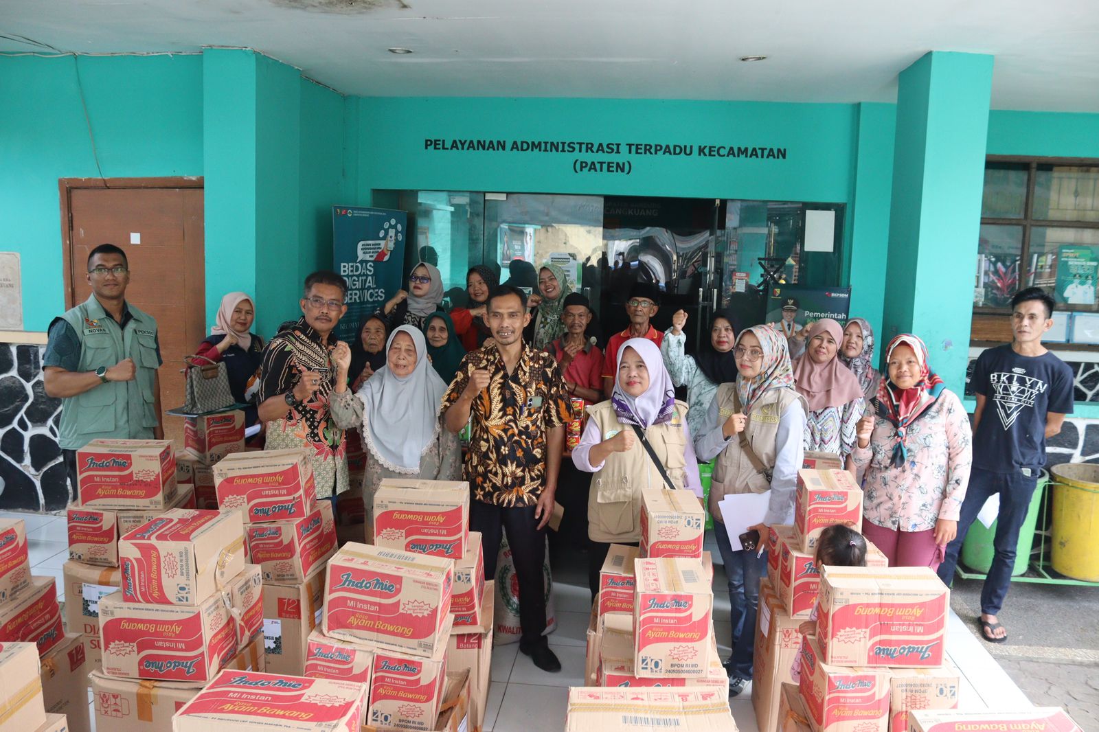 penyaluran-bantuan-sosial-permakanan-bagi-lanjut-usia-terlantar-lut-di-kecamatan-cangkuang
