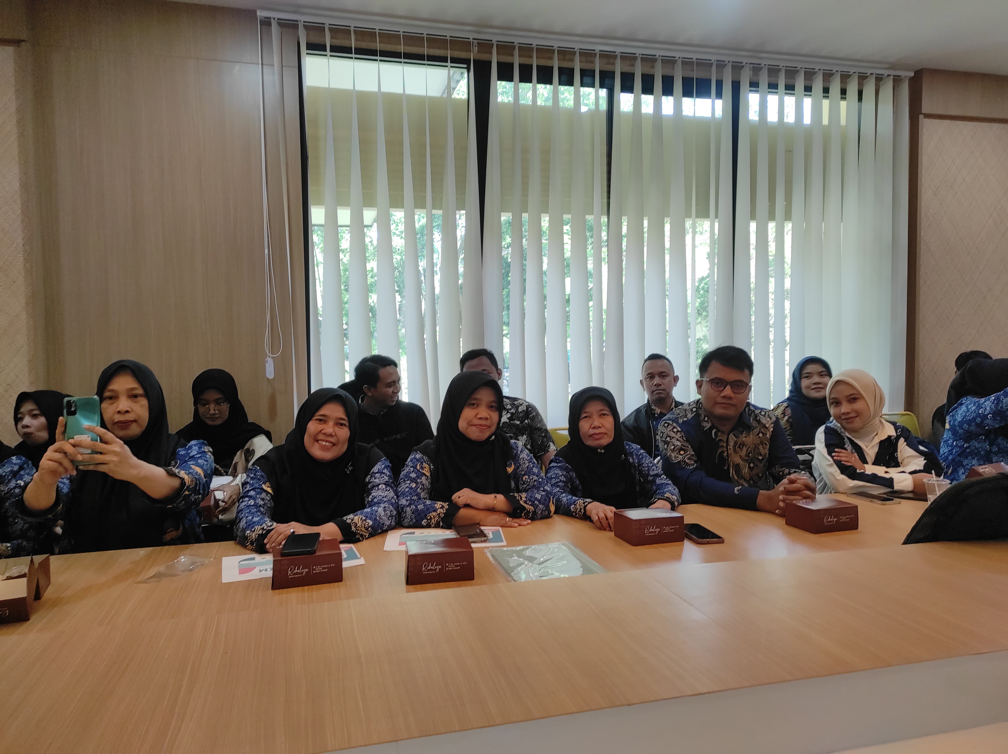 rapat-evaluasi-hasil-desk-skm-semester-i-penyelarasan-iku-kecamatan-skm-dan-pengesahan-data-skm-semester-1