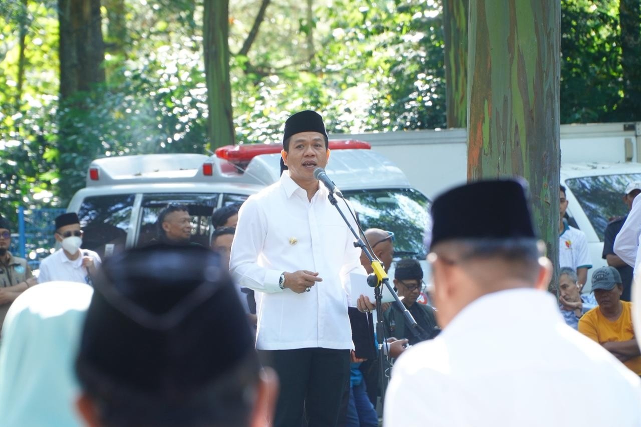 pelantikan-dan-pengambilan-sumpah-bagi-pns-yang-menduduki-jabatan-struktural-dan-fungsional-di-lingkungan-pemkab-bandung-tahun-2025