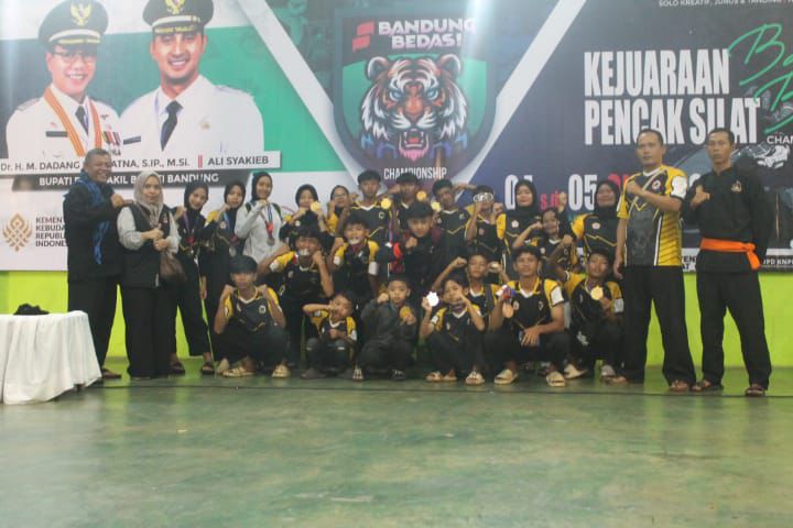 prestasi-membanggakan-kembali-diraih-oleh-para-atlet-pencak-silat-kecamatan-cangkuang