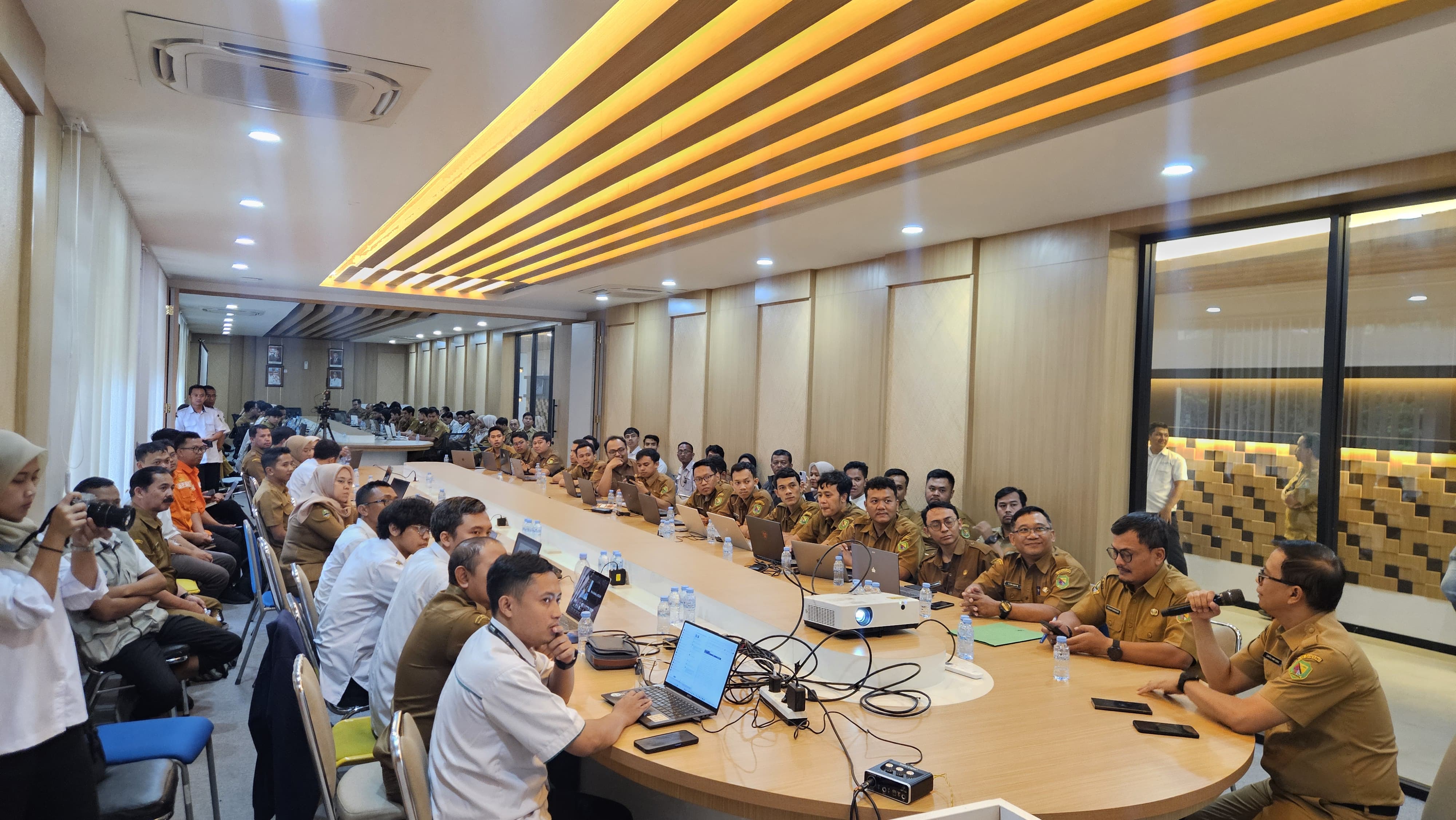 rapat-sosialisasi-dan-bimtek-tentang-big-data-diruang-asisten-3-sekda-kabupaten-bandung