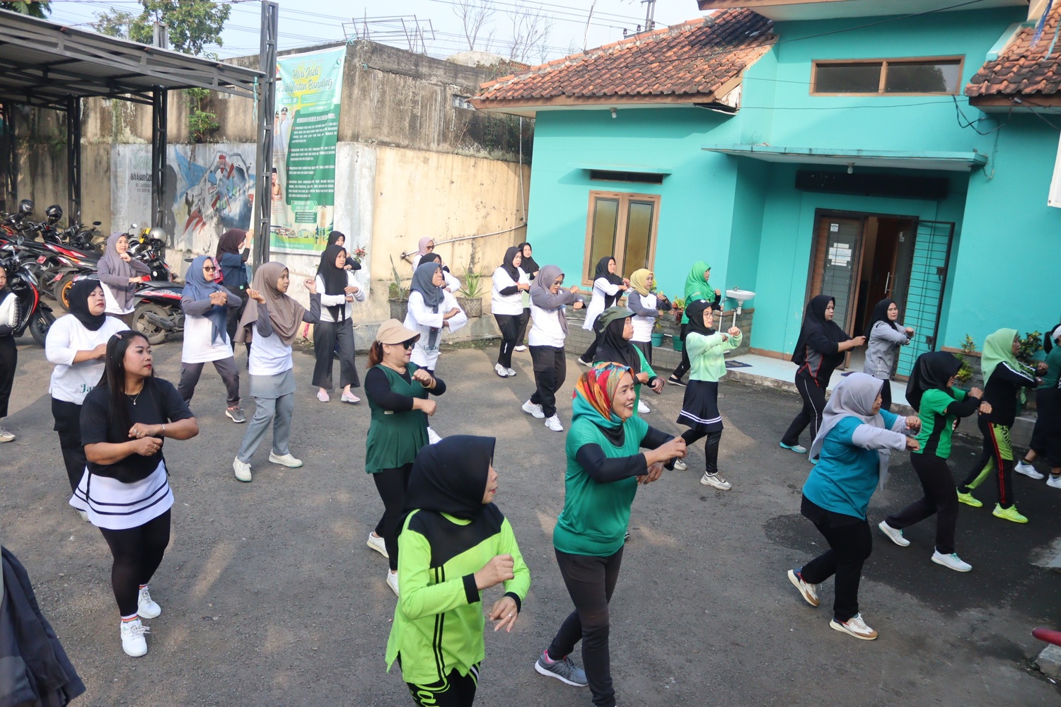 senam-bedas-rutinan-yang-dihadiri-wargi-desa-jatisari