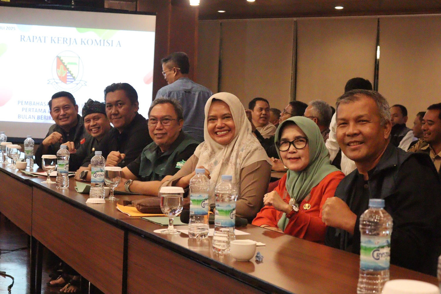 rapat-kerja-dprd-kabupaten-bandung-pembahasan-terhadap-laporan-realisasi-semester-pertama-apbd-dan-prognosis-6-enam-bulan-berikutnya-tahun-anggaran-2025