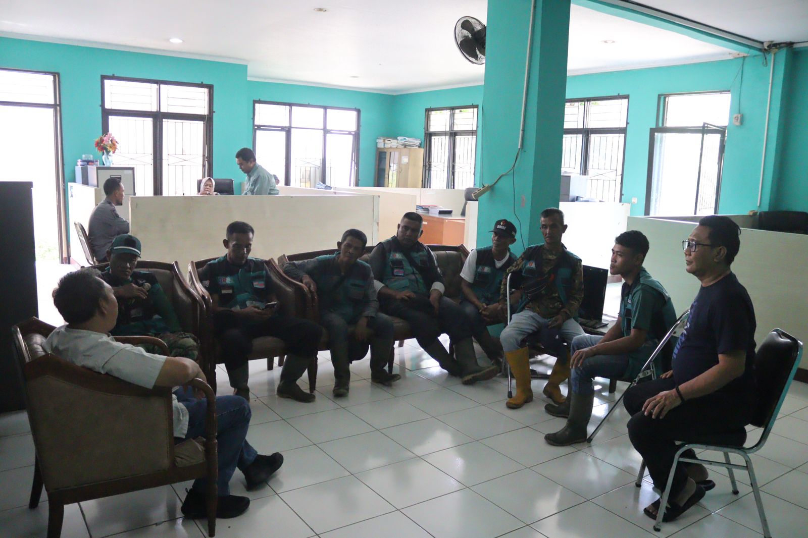 rapat-persiapan-pembersihan-sampah-di-wilayah-cireungit