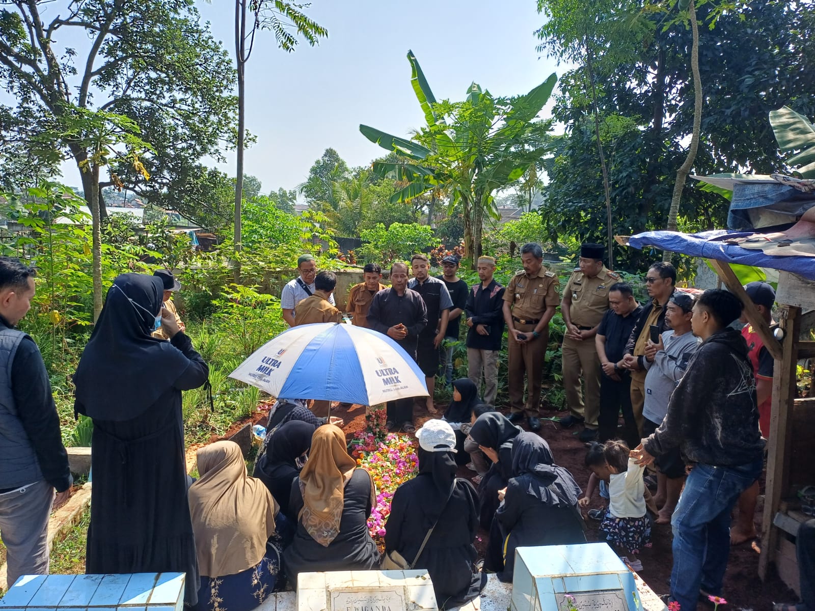 takziah-sekaligus-mengantar-jenazah-almarhun-bapak-mertua-dari-pak-kadis-disperkimtam