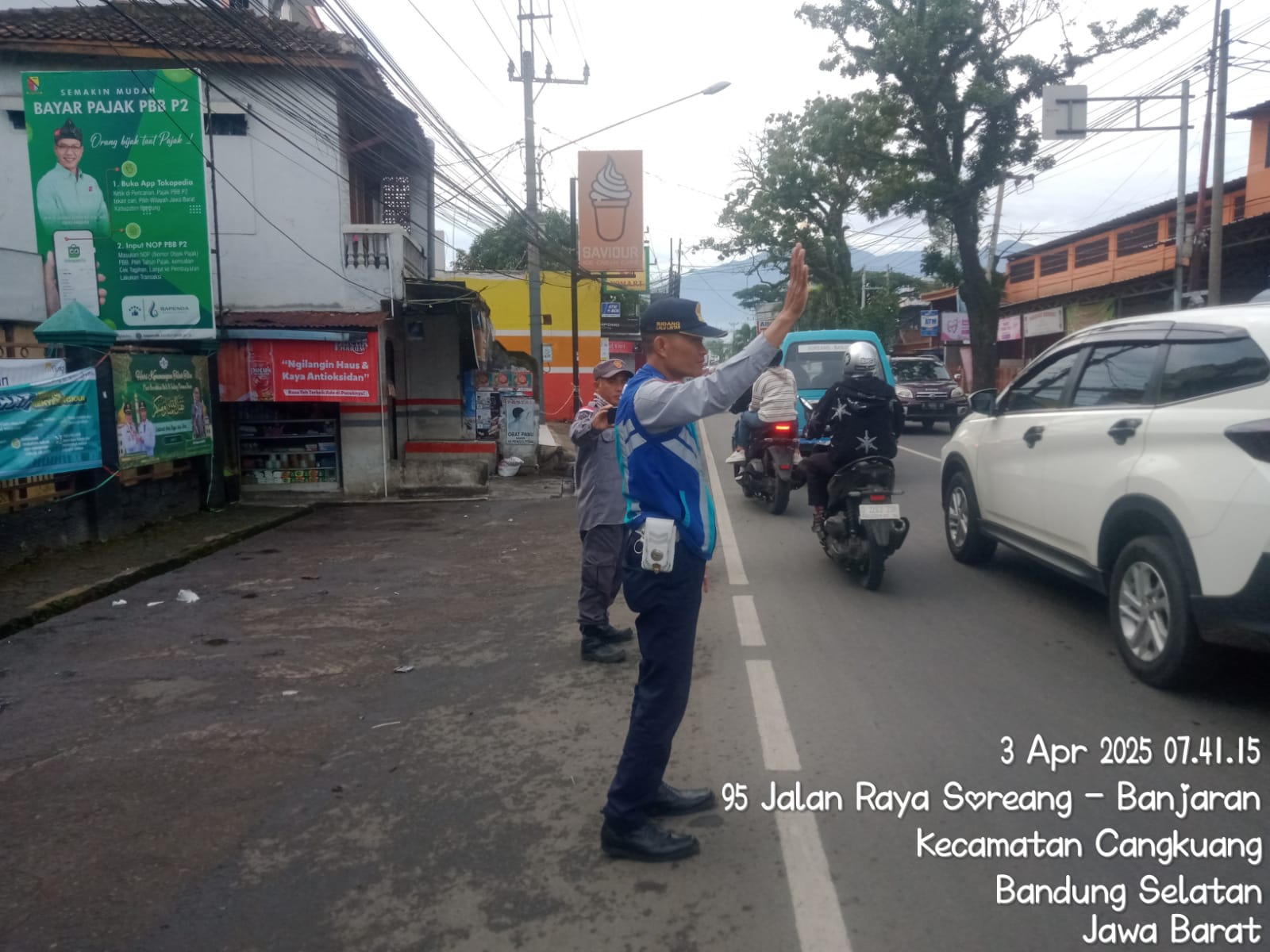 pastikan-lalu-lintas-aman-kapolsek-cangkuang-sebar-personil-pos-pam-dititik-rawan-kemacetan