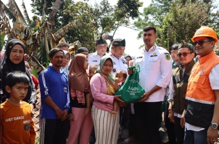 wakil-bupati-bandung-kunjungi-korban-kebakaran-didesa-bandasari