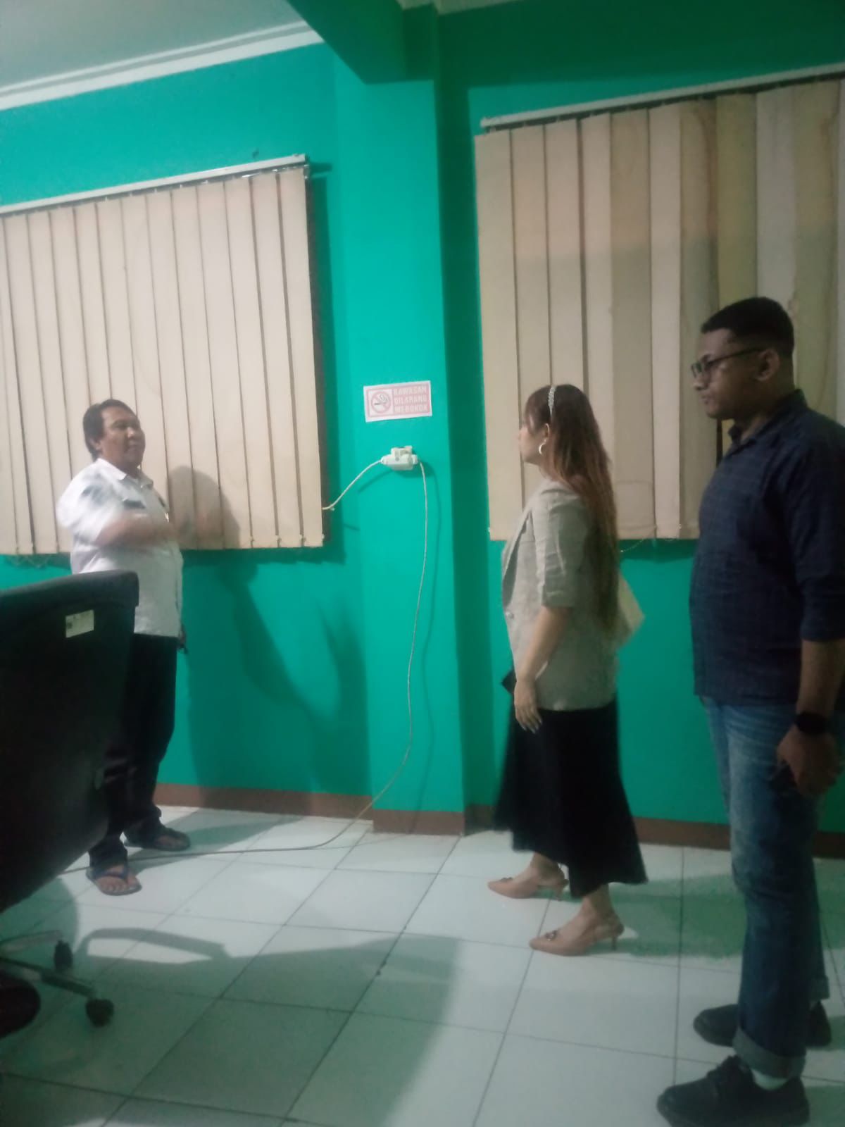 kasi-pembangunan-menerima-tamu-konsultan-perencana-pembangunan-kantor-kecamatan-cangkuang
