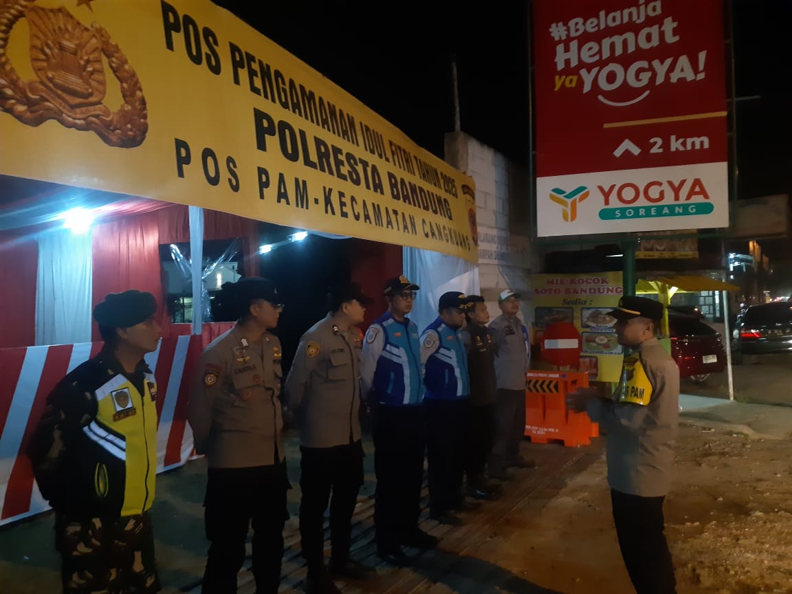 kapolsek-cangkuang-pimpin-apel-malam-antisipasi-lonjakan-arus-mudik-lalu-lintas-menjelang-hari-raya-idul-fitri-dilingkungan-kecamatan-cangkuang