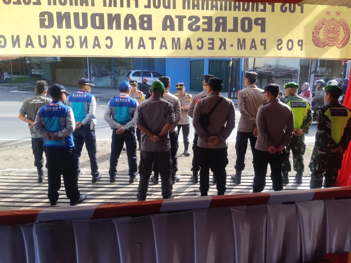 kapolsek-cangkuang-pimpin-apel-pagi-gabungan-pos-pam-idul-fitri-tahun-2025